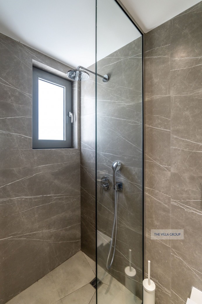 En-suite shower