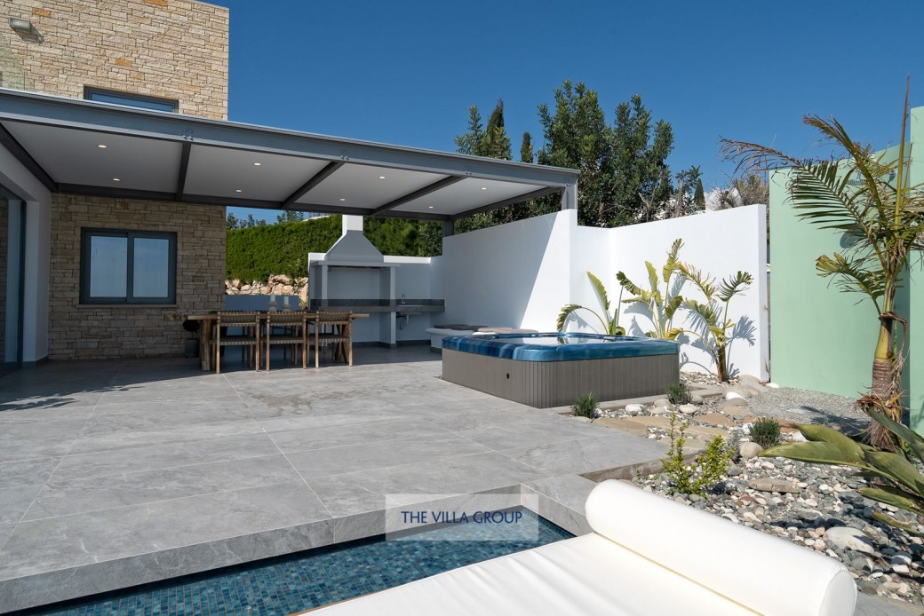 Spacious outside with hot tub 