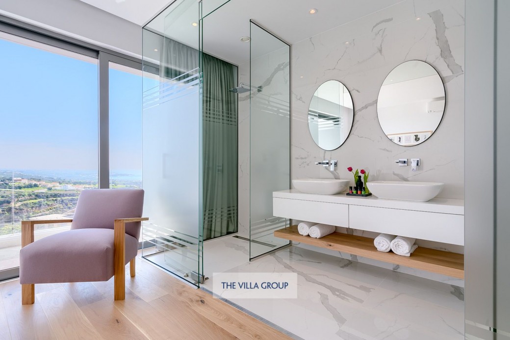 Double bedroom shower room