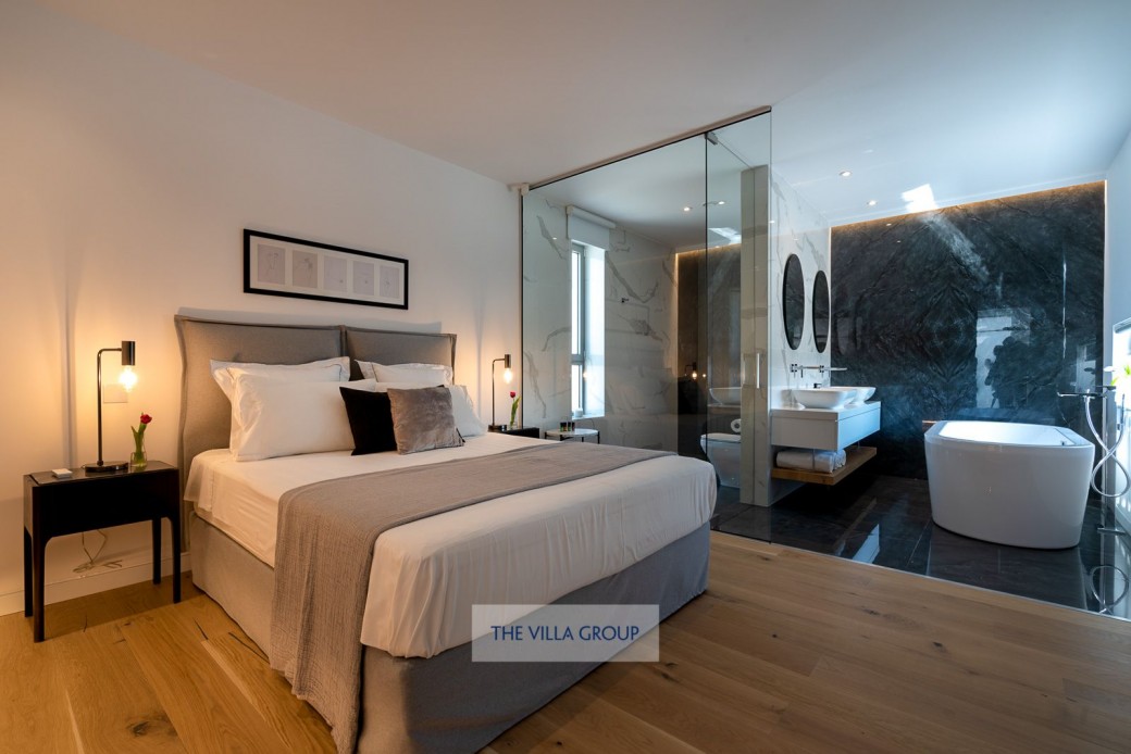 Master bedroom with en-suite bathroom
