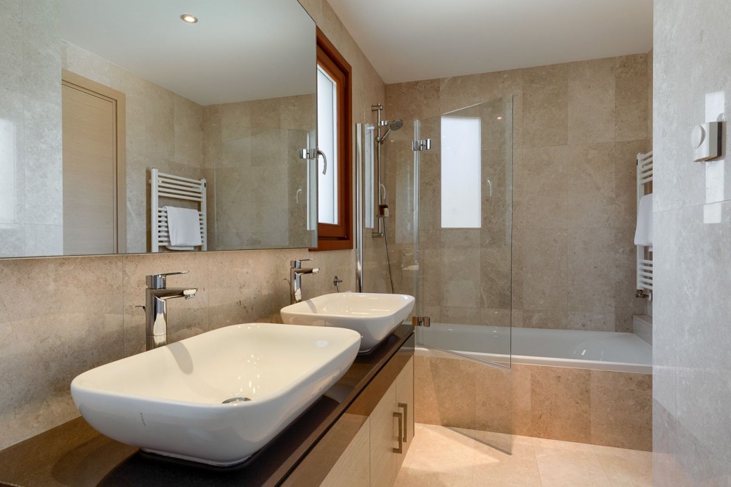 En-suite bathroom