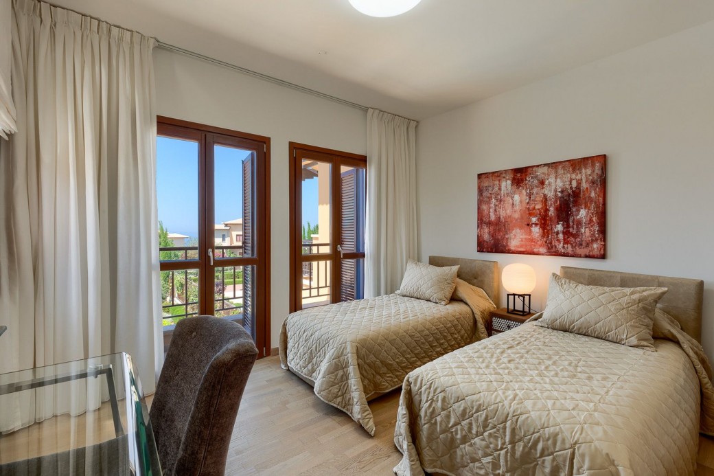 Twin bedroom