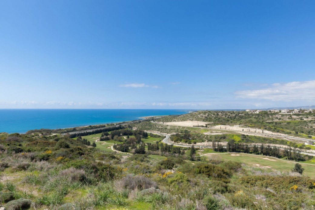 Located at the edge of the new prestigious development Aeneas Grand Villas on the resort
