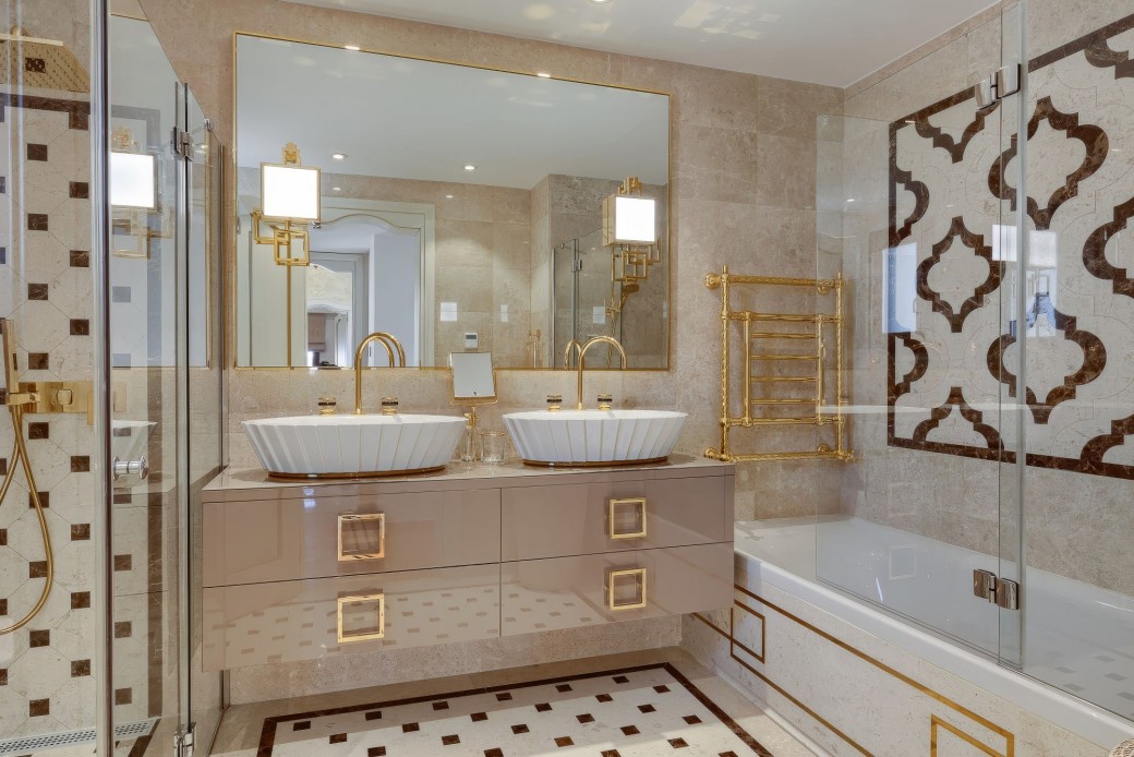 Master bathroom en-suite