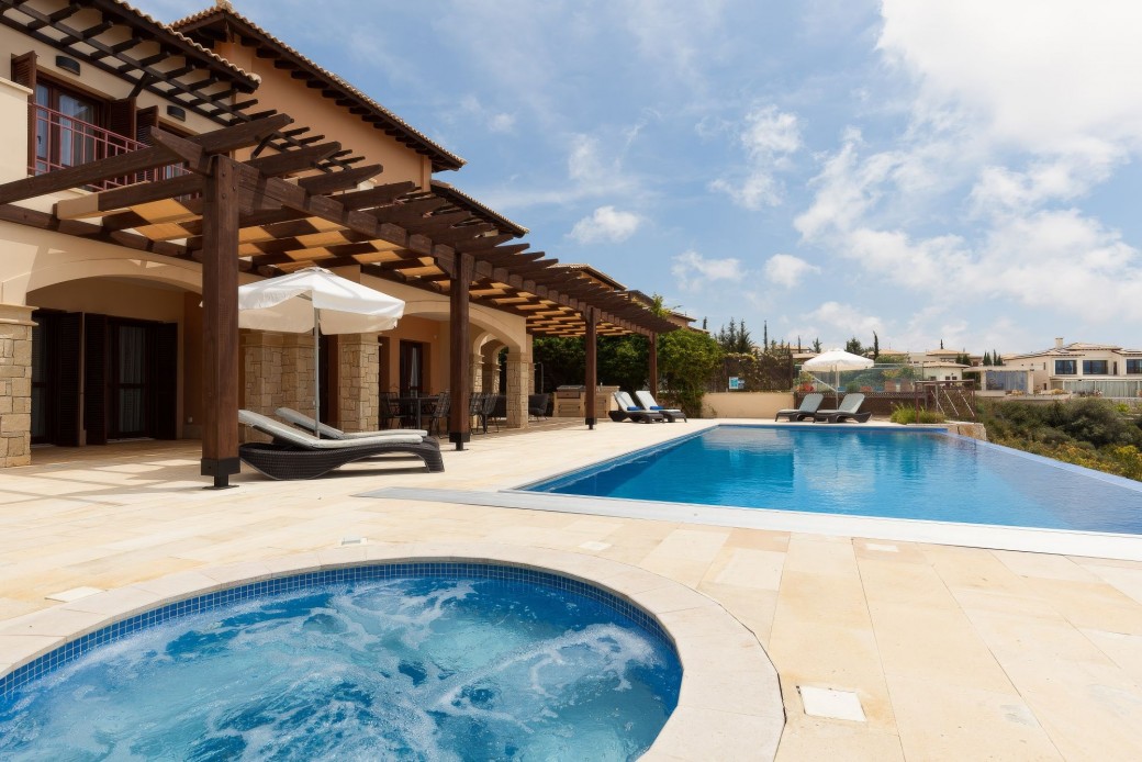 Jacuzzi, heating available