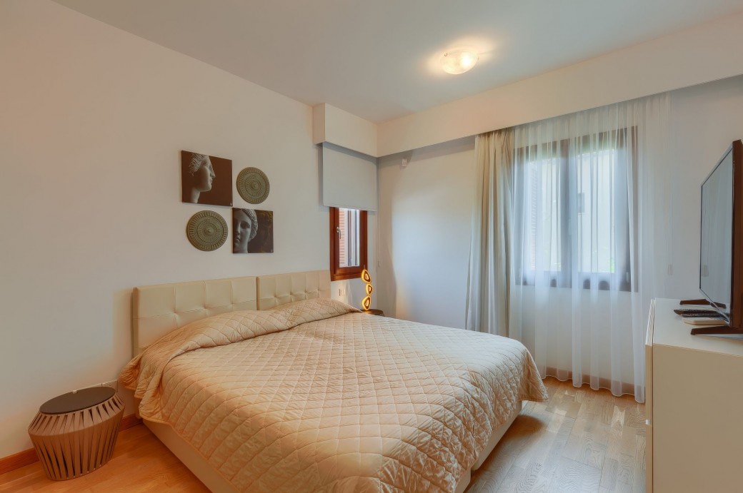 Twin bedded (zip & lock), with their own luxurious WC & shower rooms