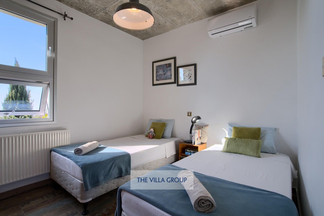Twin bedroom