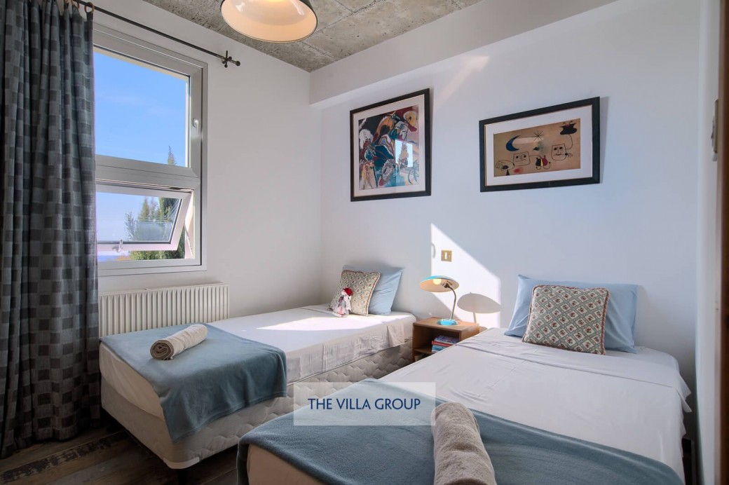 Twin bedroom