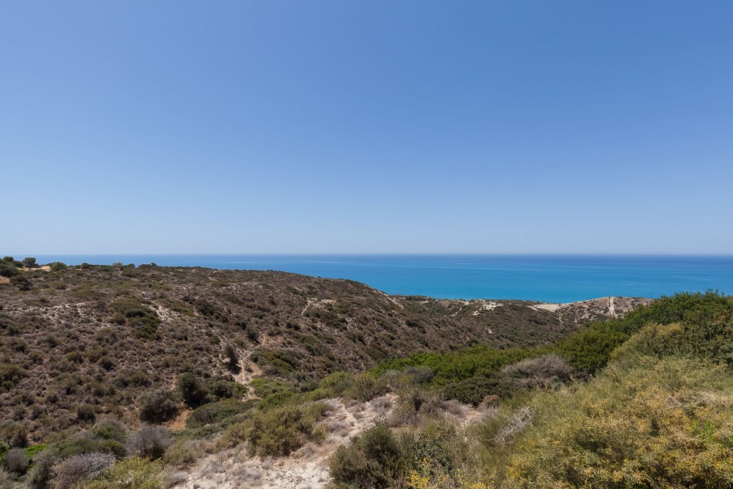 Uninterrupted panoramic view of the sparkling Mediterranean Sea