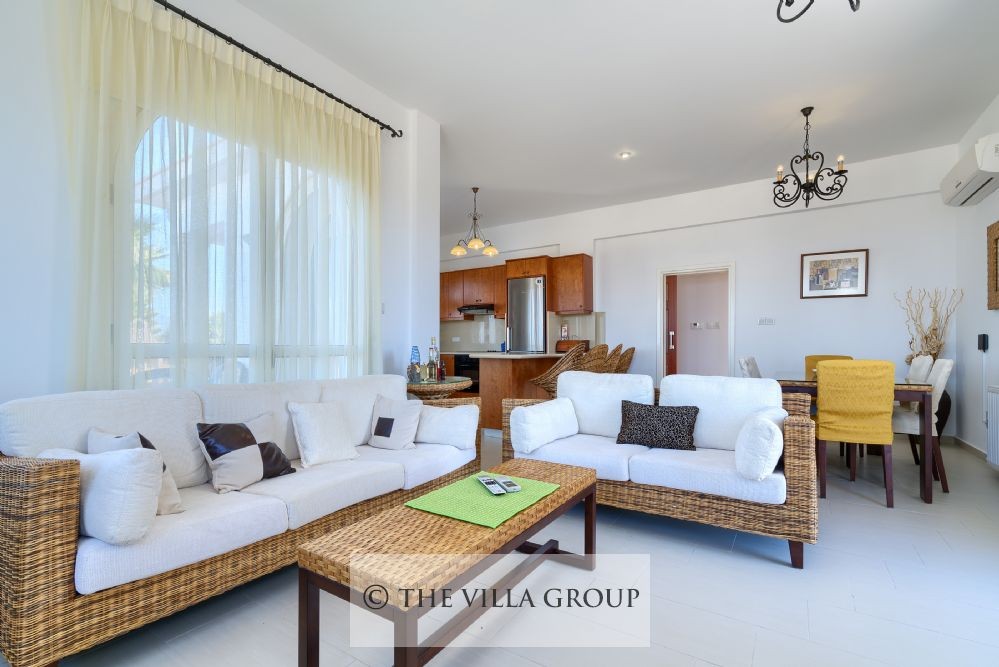 Bright open plan living and dining area