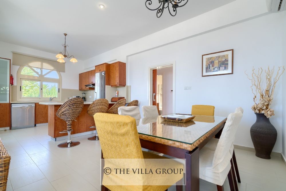 Dining table seating 6 guests
