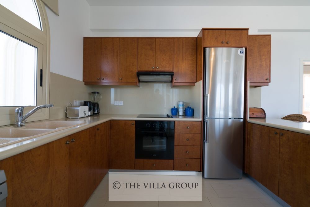 Modern, fully equipped kitchen