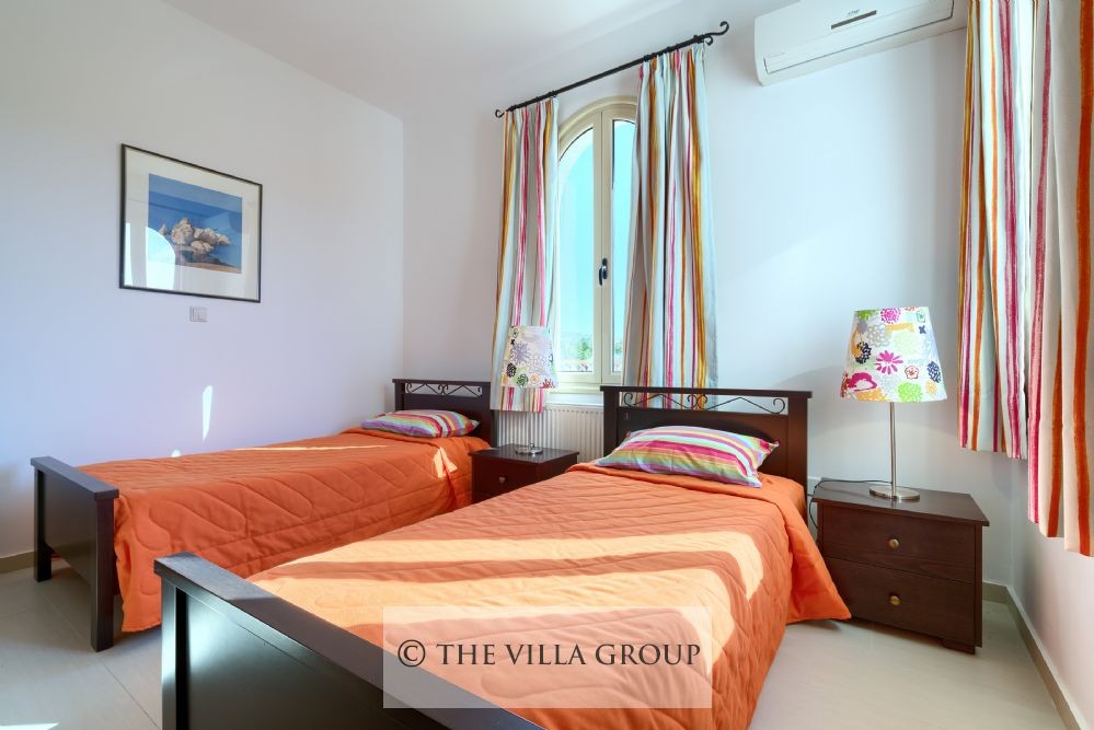 Twin bedroom