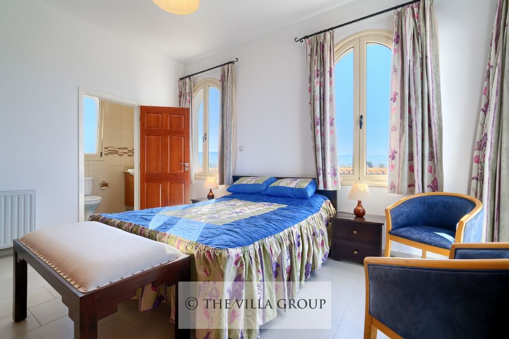 Master bedroom with en-suite shower