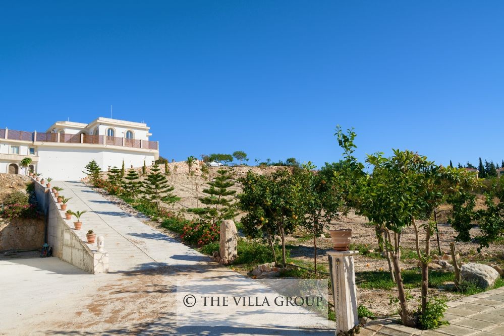 The road leading to the villa