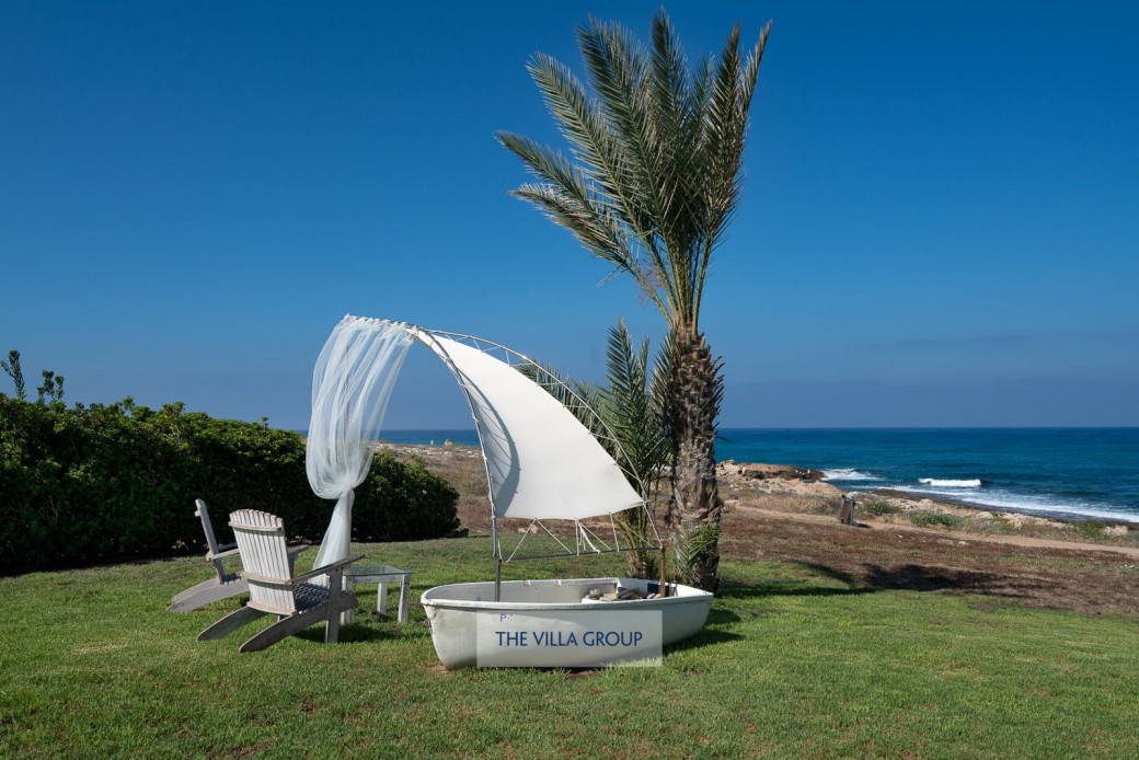 The large garden surrounds the villa and leads the way down to the sea