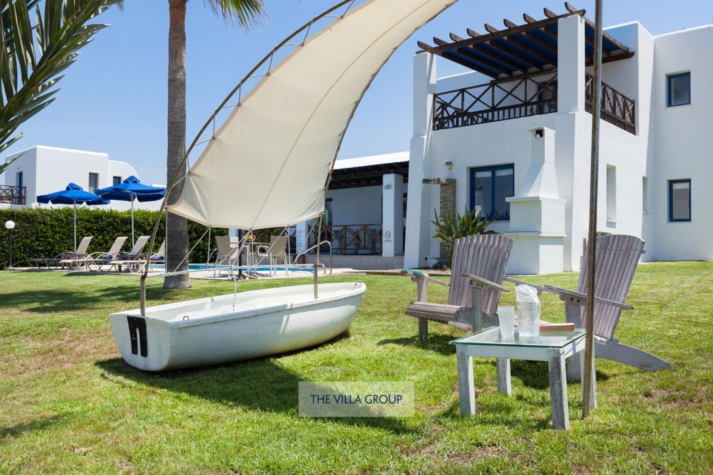 3 bedroom sea-front villa, with a 500 square metre garden