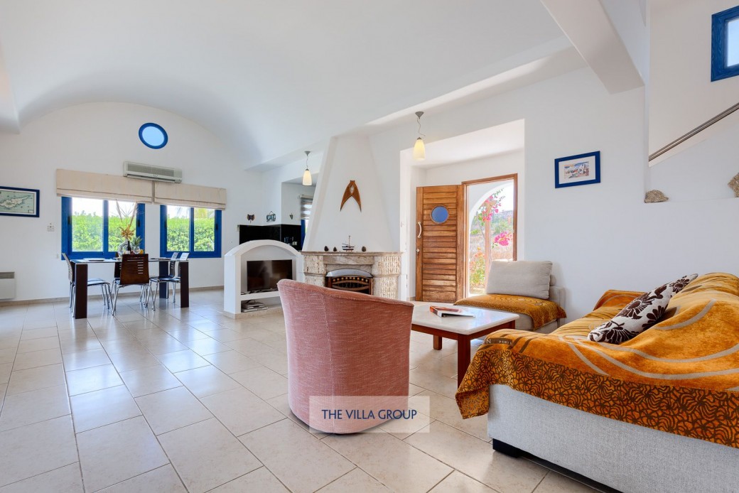 Open plan living, dining and kitchen