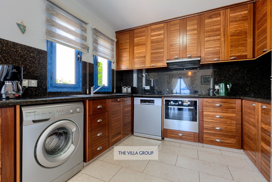 Fully equipped kitchen
