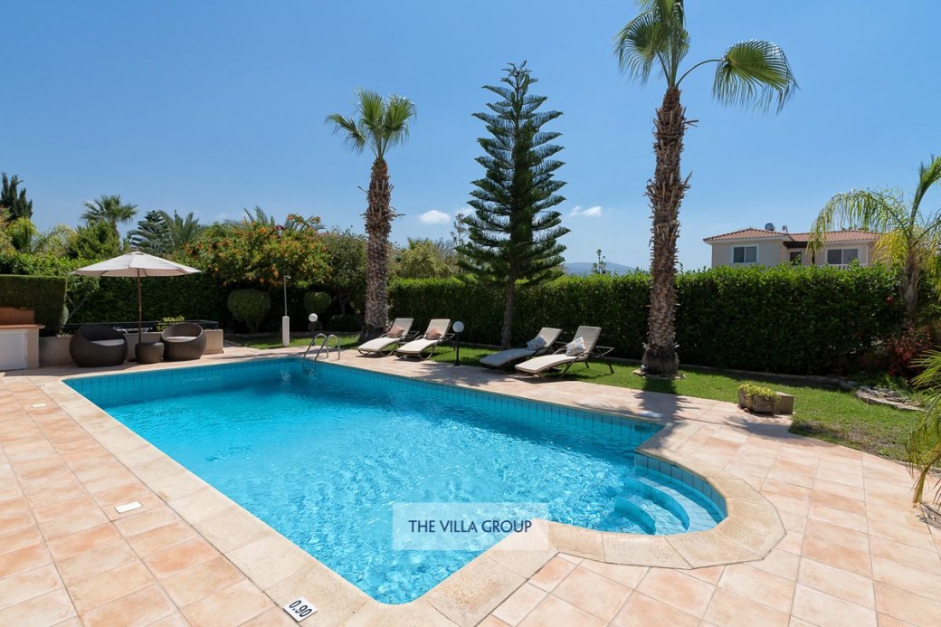10m x 4m private swimming pool with roman steps