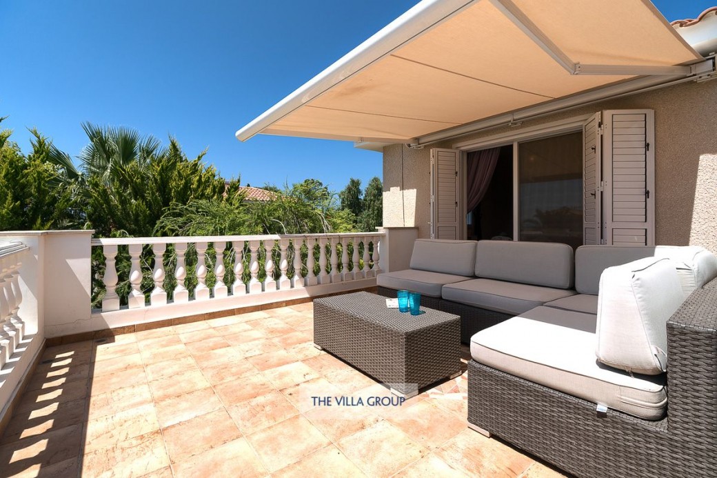 Furnished first floor veranda