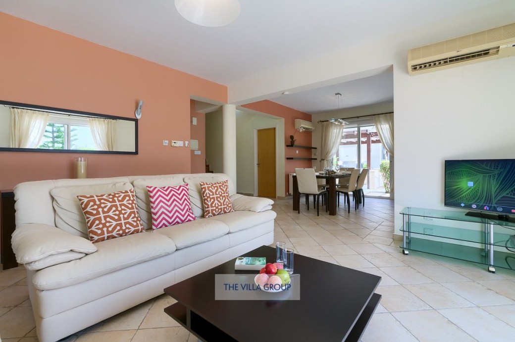 Open plan dining, kitchen and living area