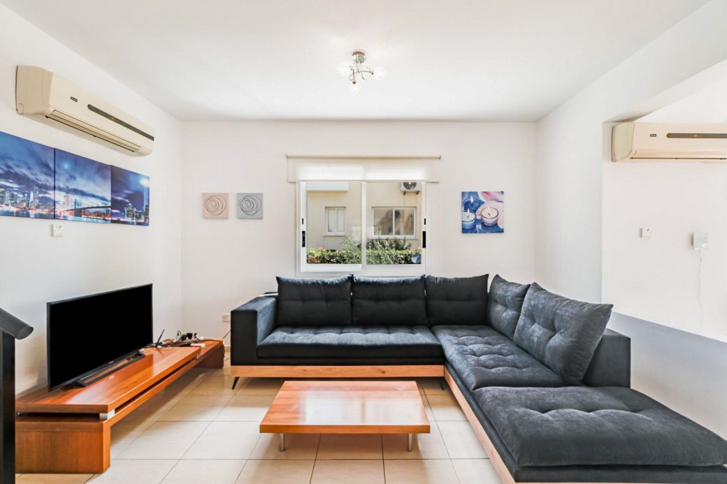 Internet TV offering UK channels with Sky sports and unlimited movies (as well as international channel options)