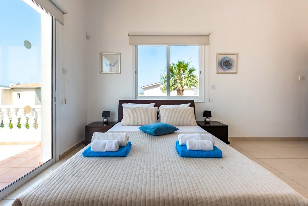 The 3 large air-conditioned rooms are on the second floor 