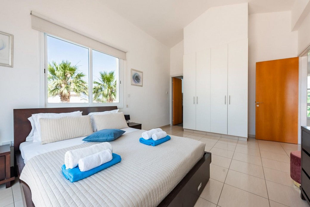 Master bedroom with en-suite shower room