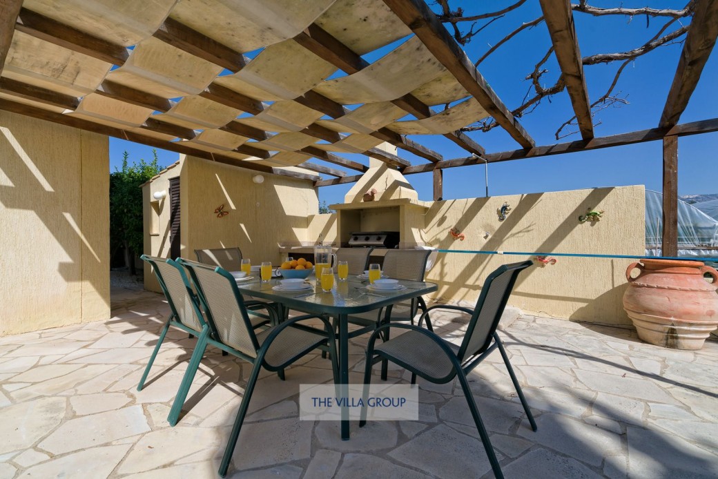 Al-fresco dining can be enjoyed