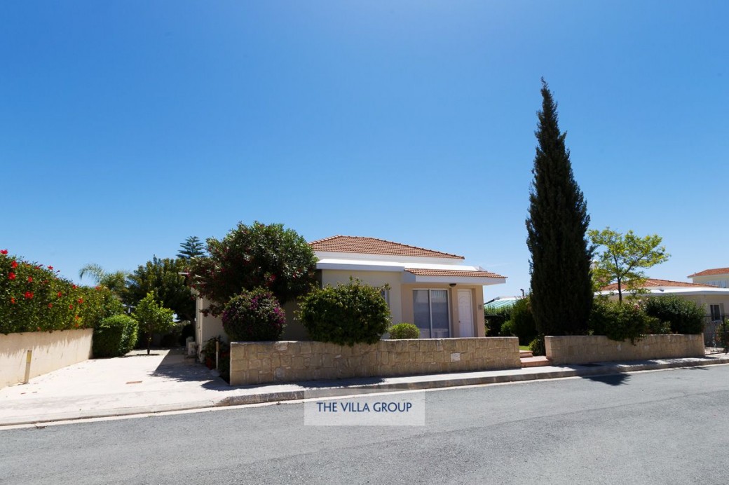 3 bedroom bungalow located on the outskirts of Coral Bay