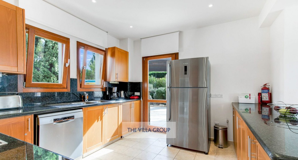 Well equipped kitchen complete with Nespresso coffee maker