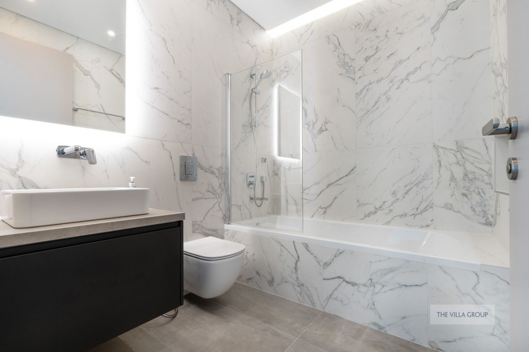 Family bathroom on the lower ground floor