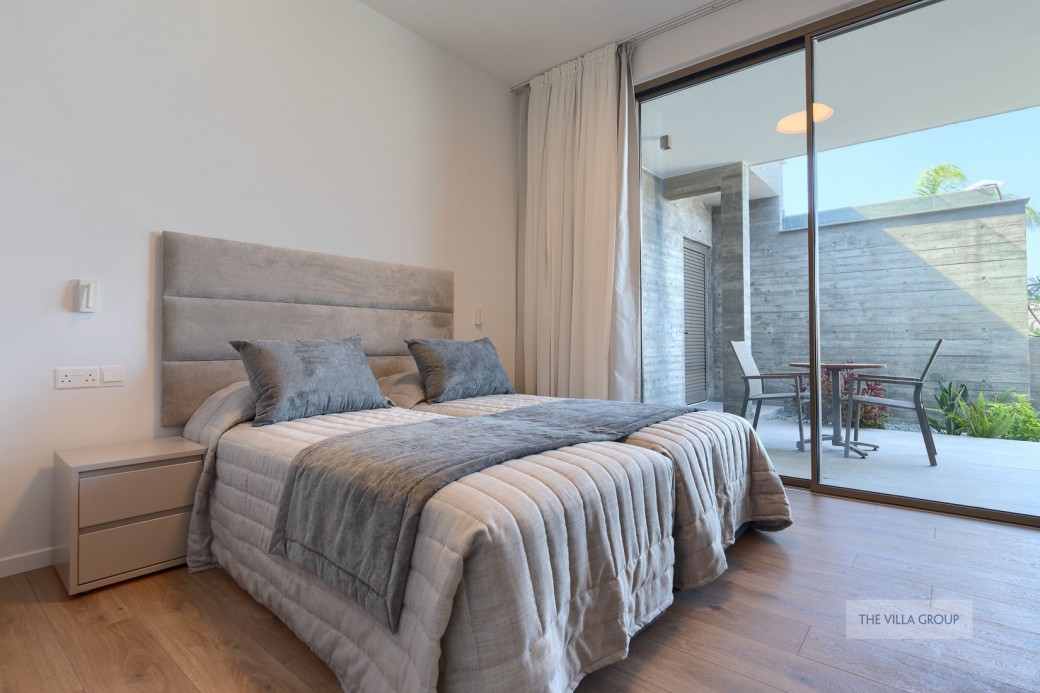 Twin bedroom on the lower ground floor