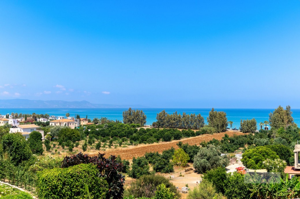 Unobstructed views of the Mediterranean Sea and surrounding countryside