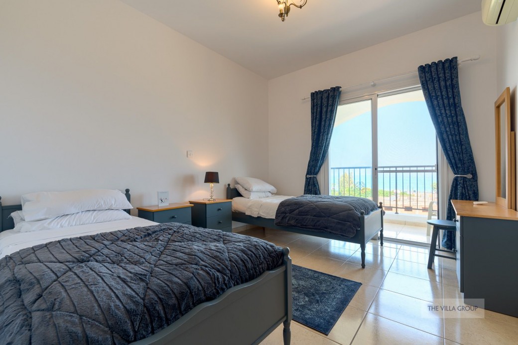 Twin bedroom