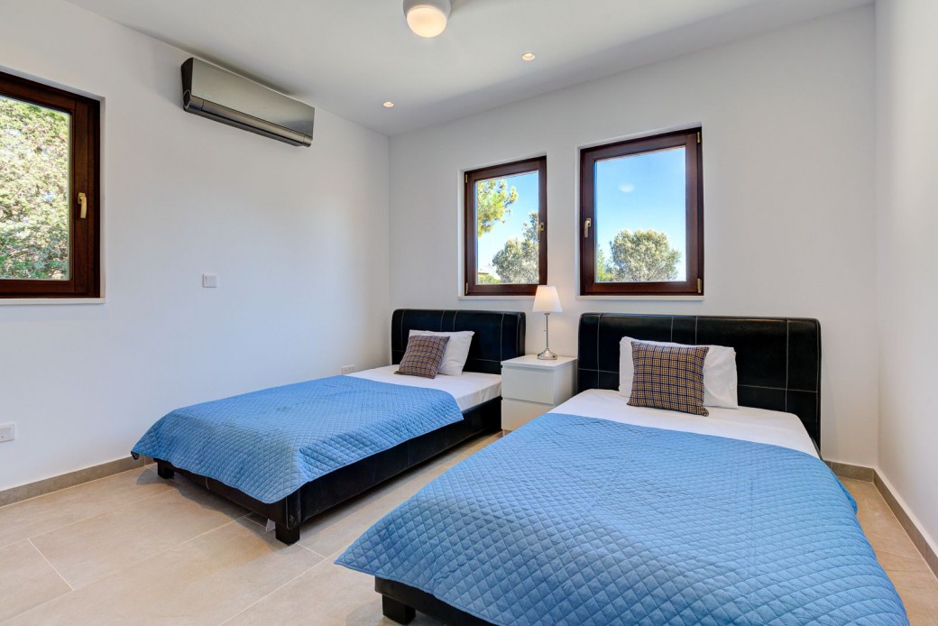 Twin bedroom