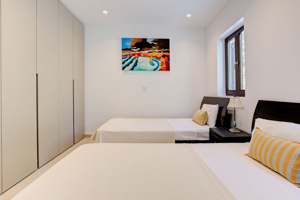 Twin bedroom