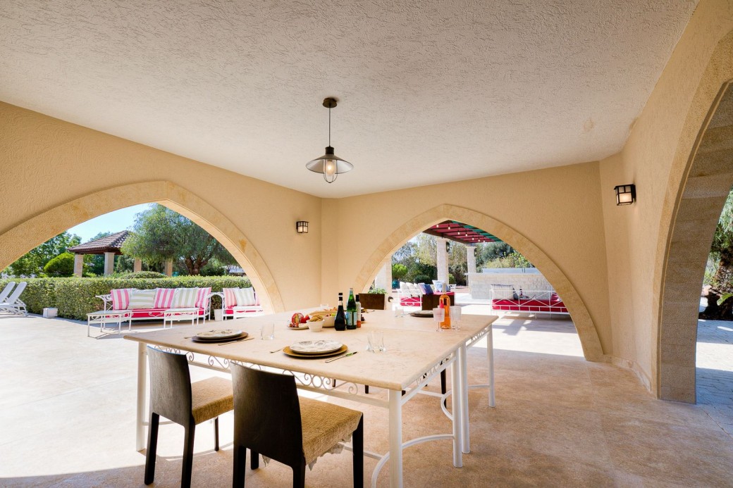 Al-fresco dining
