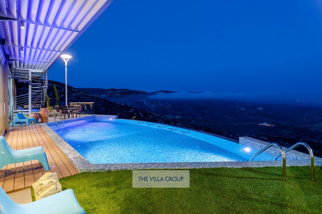 15m x 6m (at widest points) infinity swimming pool