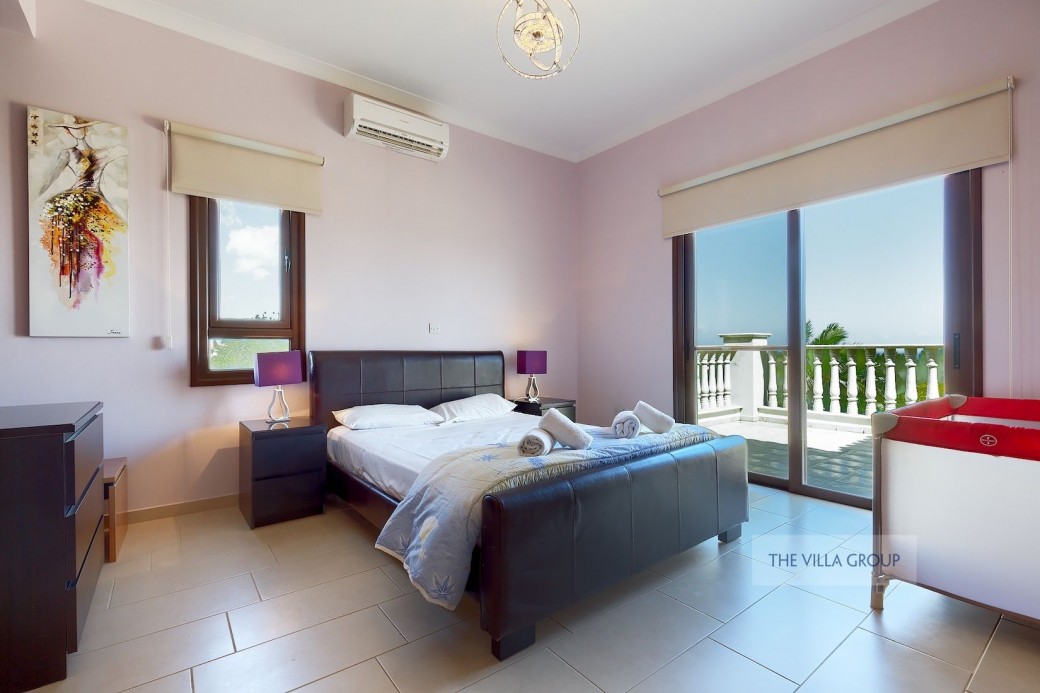 Access to spacious terrace