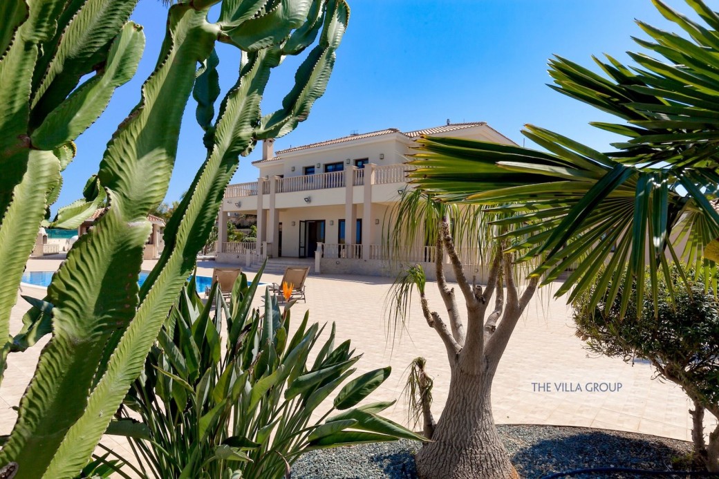 7 bedroom villa