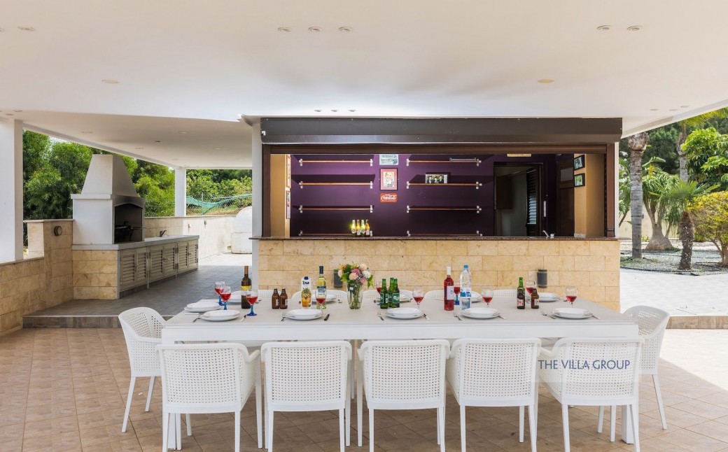 Al-fresco dining to be enjoyed by the entire group