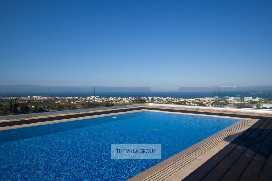 Swimming pool with walk-in steps