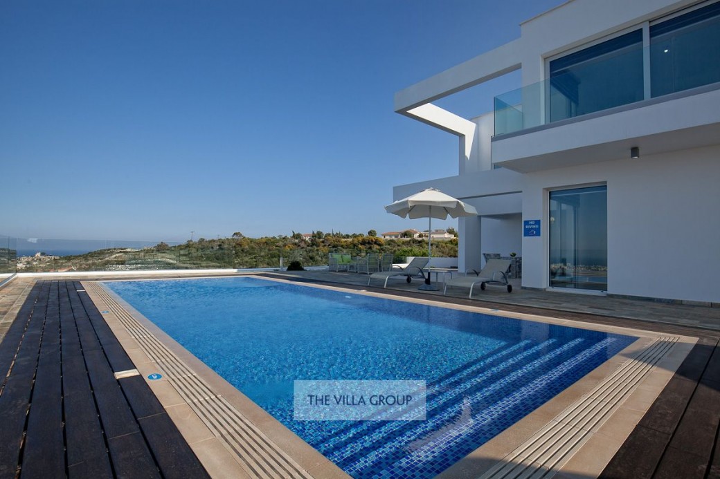 Large swimming pool with walk-in steps