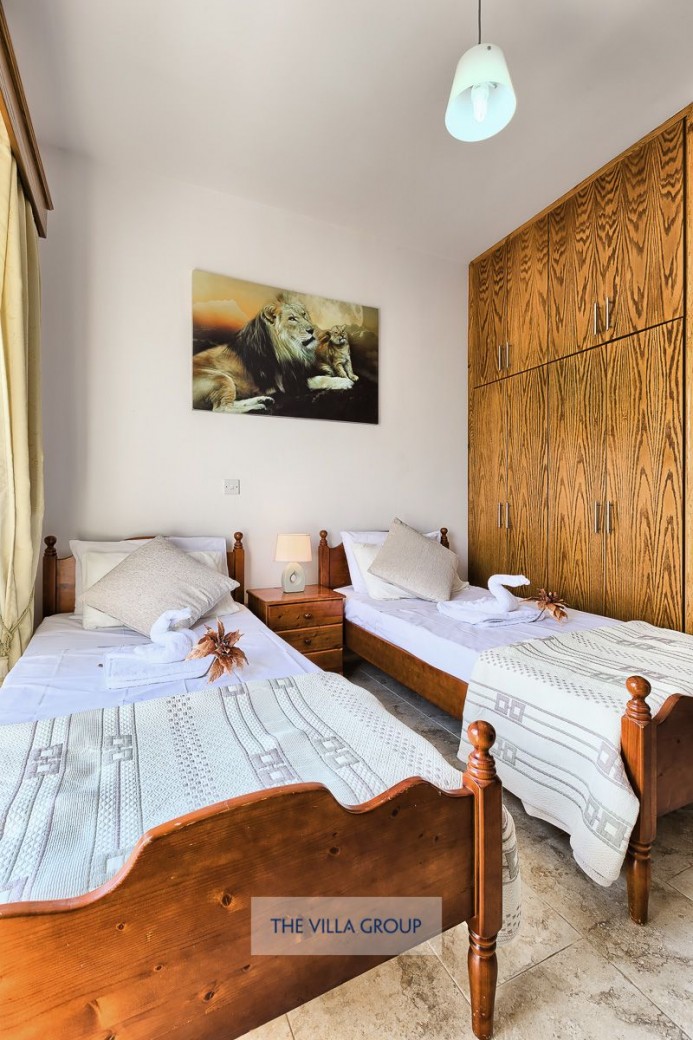 Twin bedroom