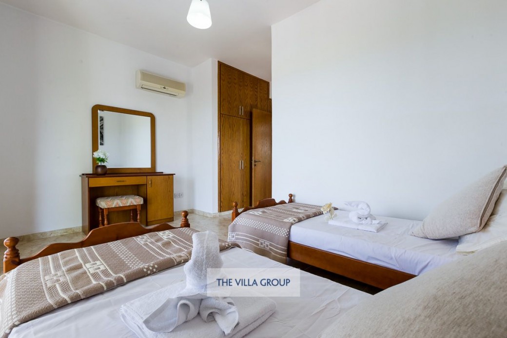 Twin bedroom
