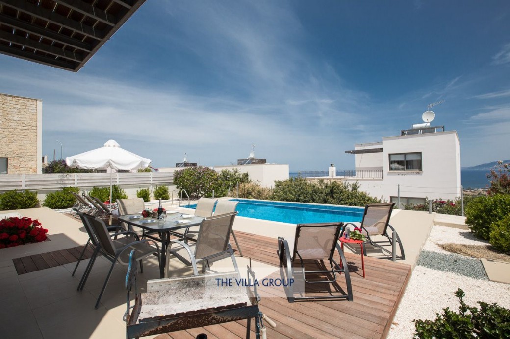 Furnished outside area 