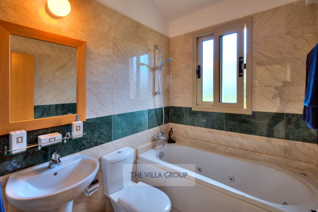 Full family bathroom