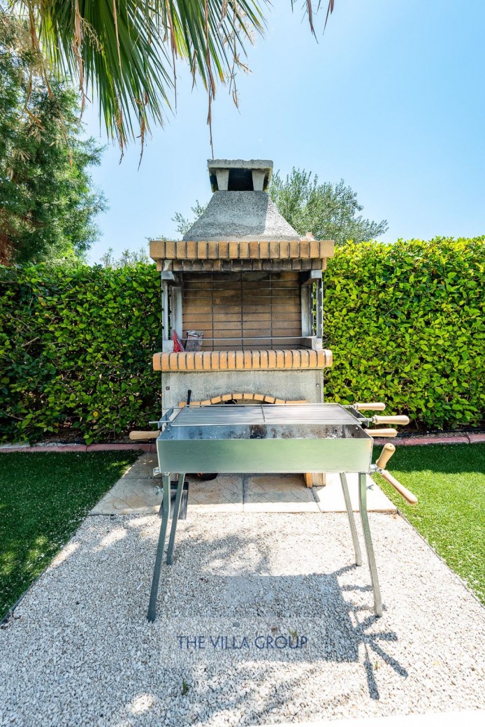 Traditional style barbecue